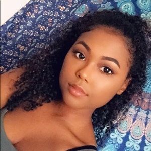 Meet your Posher, Pia